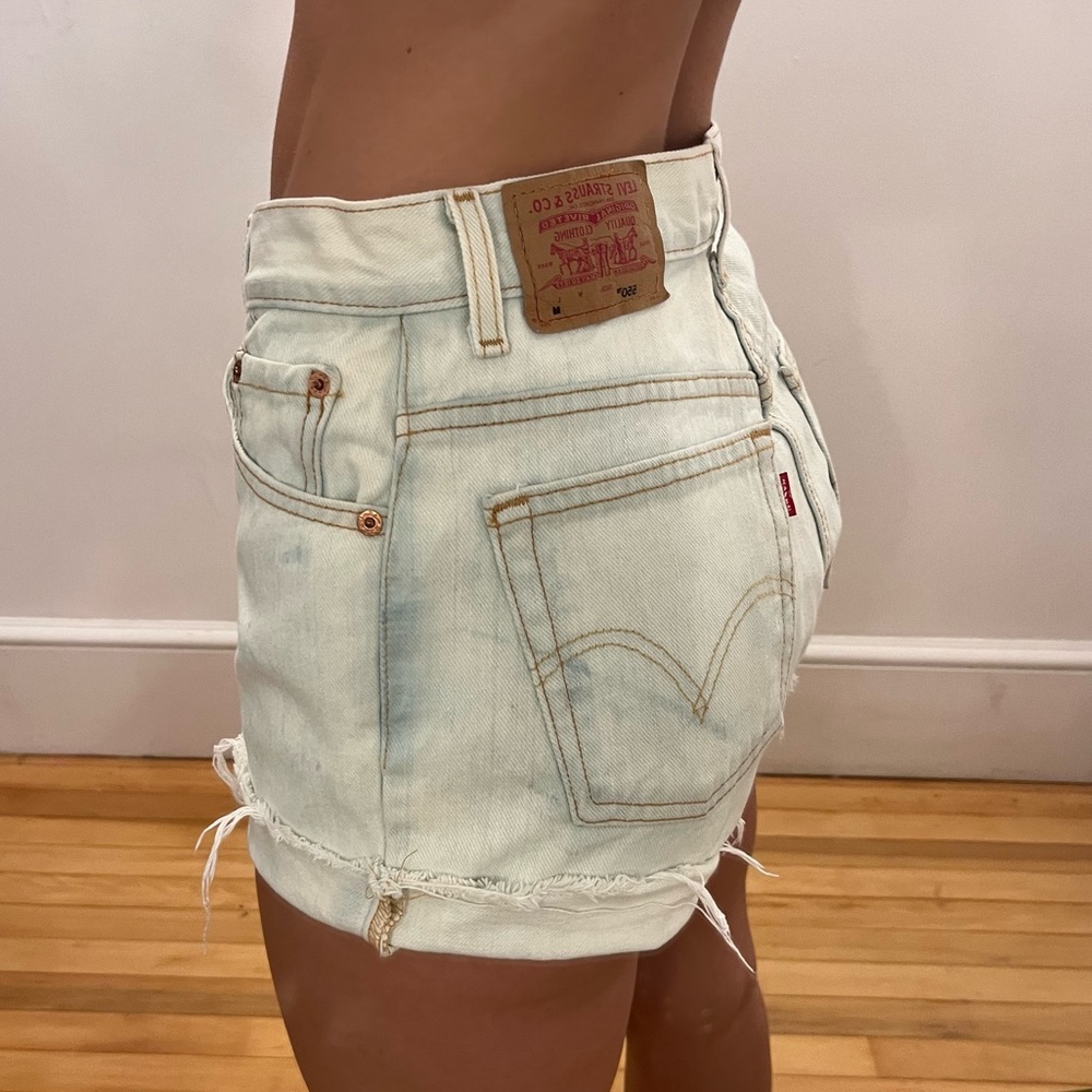 HIGH WAISTED BLEACHED LEVI SHORTS